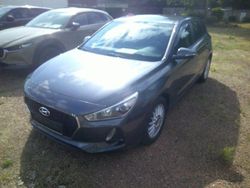 Grau Gebraucht 2018 Hyundai i30 Trend Limousine | 12.990 € (Fairer Preis)