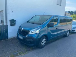 Blau Gebraucht 2015 Renault Traffic Van / Kleinbus | 17.900 €