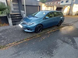 Blau Gebraucht 2016 Toyota Auris Hybrid Kombi | 11.400 € (Fairer Preis)