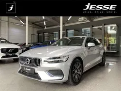 Bright silver metallic / metal (metallic) Gebraucht 2021 Volvo V60 Inscription Kombi | 33.690 € (Superpreis)
