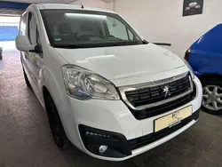 Weiß Gebraucht 2016 Peugeot Partner Comfort plus Van / Kleinbus | 8.900 € (Teuer)