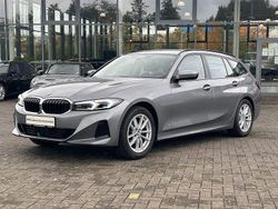 Skyscraper grau Gebraucht 2024 BMW 318 Sport Line Kombi | 34.370 € (Fairer Preis)