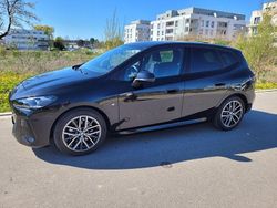 Schwarz Gebraucht 2024 BMW 220 Active Tourer M Sport Van / Kleinbus | 33.900 € (Fairer Preis)