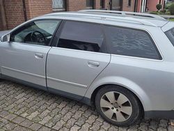 Grau Gebraucht 2001 Audi A4 Kombi | 2.200 € (Fairer Preis)
