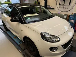 Weiß Gebraucht 2017 Opel Adam Slam Kleinwagen | 9.800 € (Fairer Preis)