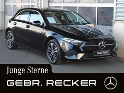 lack kosmosschwarz Gebraucht 2024 Mercedes A200 Advanced Limousine | 28.450 € (Fairer Preis)