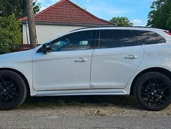 Weiß Gebraucht 2010 Volvo XC60 R-Design SUV | 11.299 € (Etwas zu teuer)