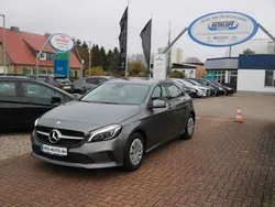 Grau Gebraucht 2017 Mercedes A180 Limousine | 15.940 € (Fairer Preis)