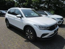 Oryxweiß perlmutteffekt Gebraucht 2024 VW Tiguan Move SUV | 31.988 € (Guter Preis)