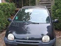 Schwarz Gebraucht 2002 Renault Twingo Kleinwagen | 800 €