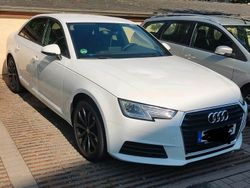 Weiß Gebraucht 2019 Audi 80 Limousine | 19.250 €