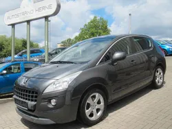 Grau Gebraucht 2012 Peugeot 3008 Active Van / Kleinbus | 5.790 € (Fairer Preis)