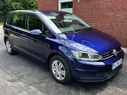 Blau Gebraucht 2017 VW Touran Trendline Van / Kleinbus | 11.999 € (Guter Preis)