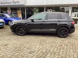 Deep black perleffekt (metallic) Gebraucht 2018 VW Tiguan Comfortline SUV | 18.990 € (Fairer Preis)