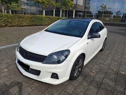 Weiß Gebraucht 2010 Opel Astra GTC Edition Limousine | 6.500 € (Teuer)