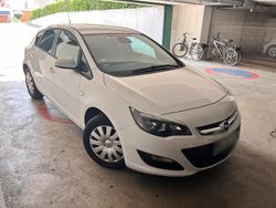 Weiß Gebraucht 2013 Opel Astra Limousine | 4.400 € (Guter Preis)