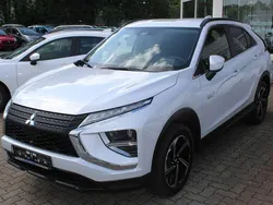 Weiß Gebraucht 2023 Mitsubishi Eclipse Cross Basis SUV | 30.980 € (Teuer)