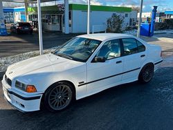 Weiß Gebraucht 1993 BMW 325 Limousine | 7.900 €