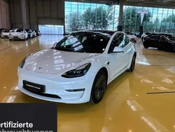 Weiß Gebraucht 2021 Tesla Model 3 Long Range Limousine | 27.300 € (Teuer)