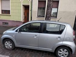 Silber Gebraucht 2007 Daihatsu Sirion Kleinwagen | 2.300 € (Fairer Preis)