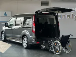 Grau Gebraucht 2018 Ford Tourneo Titanium Van / Kleinbus | 28.950 €