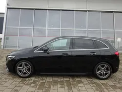 Schwarz Gebraucht 2020 Mercedes B180 AMG line Van / Kleinbus | 24.690 € (Fairer Preis)