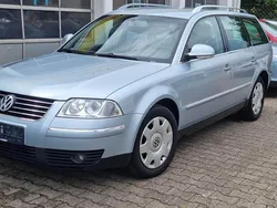 Blau Gebraucht 2004 VW Passat Kombi | 2.790 € (Etwas zu teuer)