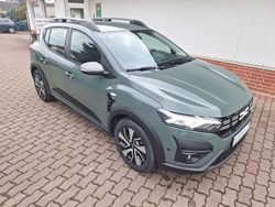 Grün Gebraucht 2023 Dacia Sandero Comfort SUV | 14.990 € (Guter Preis)