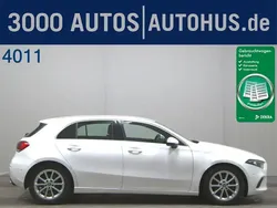 Schwarz kosmosschwarz Gebraucht 2018 Mercedes B200 Van / Kleinbus | 17.090 € (Fairer Preis)