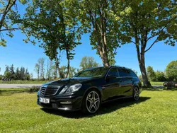 Schwarz Gebraucht 2011 Mercedes E63 AMG AMG Kombi | 32.800 € (Fairer Preis)