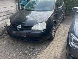 Schwarz Gebraucht 2004 VW Golf V Kleinwagen | 899 € (Fairer Preis)