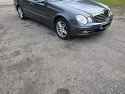 Grau Gebraucht 2008 Mercedes E230 Edition Limousine | 8.900 € (Fairer Preis)