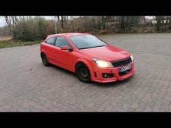 Rot Gebraucht 2007 Opel Astra GTC Coupé | 1.750 €