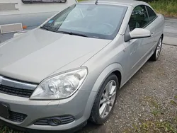 Grau Gebraucht 2007 Opel Astra Cabriolet Cosmo Cabrio | 1.800 € (Guter Preis)
