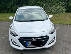 Weiß Gebraucht 2016 Hyundai i30 Limousine | 8.500 € (Fairer Preis)