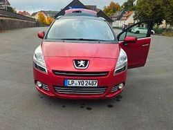 Rot Gebraucht 2010 Peugeot 5008 Family Van / Kleinbus | 4.099 € (Fairer Preis)