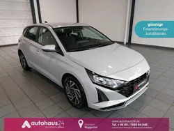 Grau Gebraucht 2024 Hyundai i20 Trend Limousine | 17.770 € (Guter Preis)