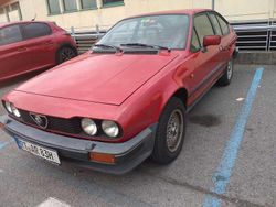 Rot Gebraucht 1983 Alfa Romeo Alfetta Limousine | 10.500 €