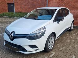 Weiß Gebraucht 2017 Renault Clio IV Life Limousine | 7.990 € (Etwas zu teuer)