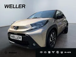 Ginger beige metallic / dach s Neu 2025 Toyota Aygo Kleinwagen | 18.999 €
