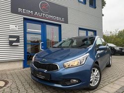 Blau Gebraucht 2014 Kia Ceed Attract Limousine | 8.950 € (Etwas zu teuer)