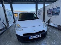 Weiß Gebraucht 2013 Peugeot Partner Comfort plus Van / Kleinbus | 3.800 € (Guter Preis)