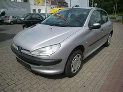 Silber Gebraucht 1999 Peugeot 206 Style Limousine | 1.480 € (Fairer Preis)