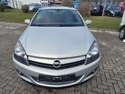 Silber Gebraucht 2005 Opel Astra GTC Sport Coupé | 3.777 € (Etwas zu teuer)