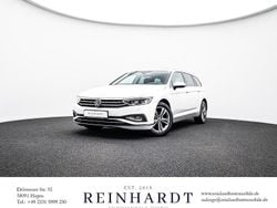 Oryxweiß perlmutteffekt Gebraucht 2022 VW Passat Elegance Kombi | 20.480 € (Superpreis)
