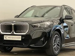 Saphirschwarz metallic Gebraucht 2025 BMW iX1 M Sport SUV | 54.495 € (Teuer)