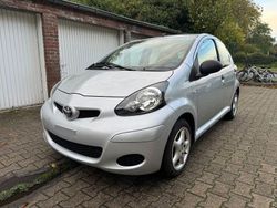 Silber Gebraucht 2011 Toyota Aygo Kleinwagen | 3.980 € (Fairer Preis)