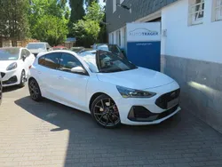 Frostweiß Gebraucht 2023 Ford Focus ST Limousine | 33.990 € (Fairer Preis)