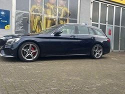 Grau Gebraucht 2016 Mercedes C220 AMG line Kombi | 21.500 €