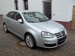 Silber Gebraucht 2010 VW Jetta Highline Limousine | 7.490 € (Fairer Preis)